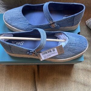 TOMS Women's Carolina Mary Jane (color - dark sky textured denim) SZ 9.5